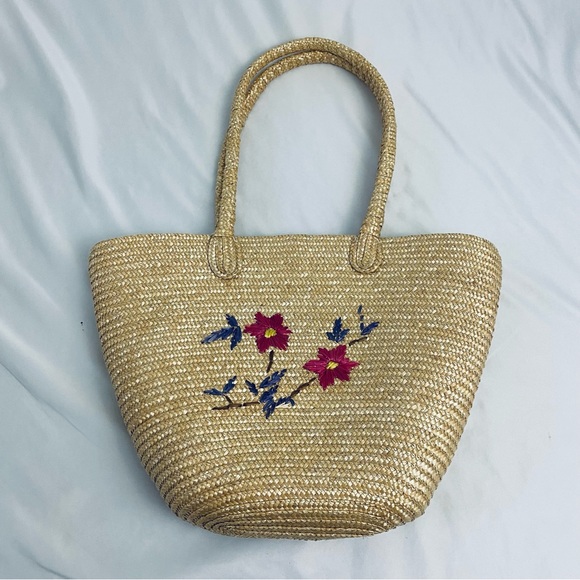 Handbags - NWOT Floral Straw Tote Bag